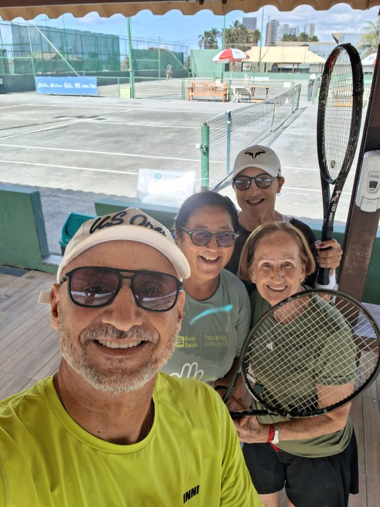 Participantes nas quadras da X Copa Costa Verde Tennis Clube - MT400 Salvador.